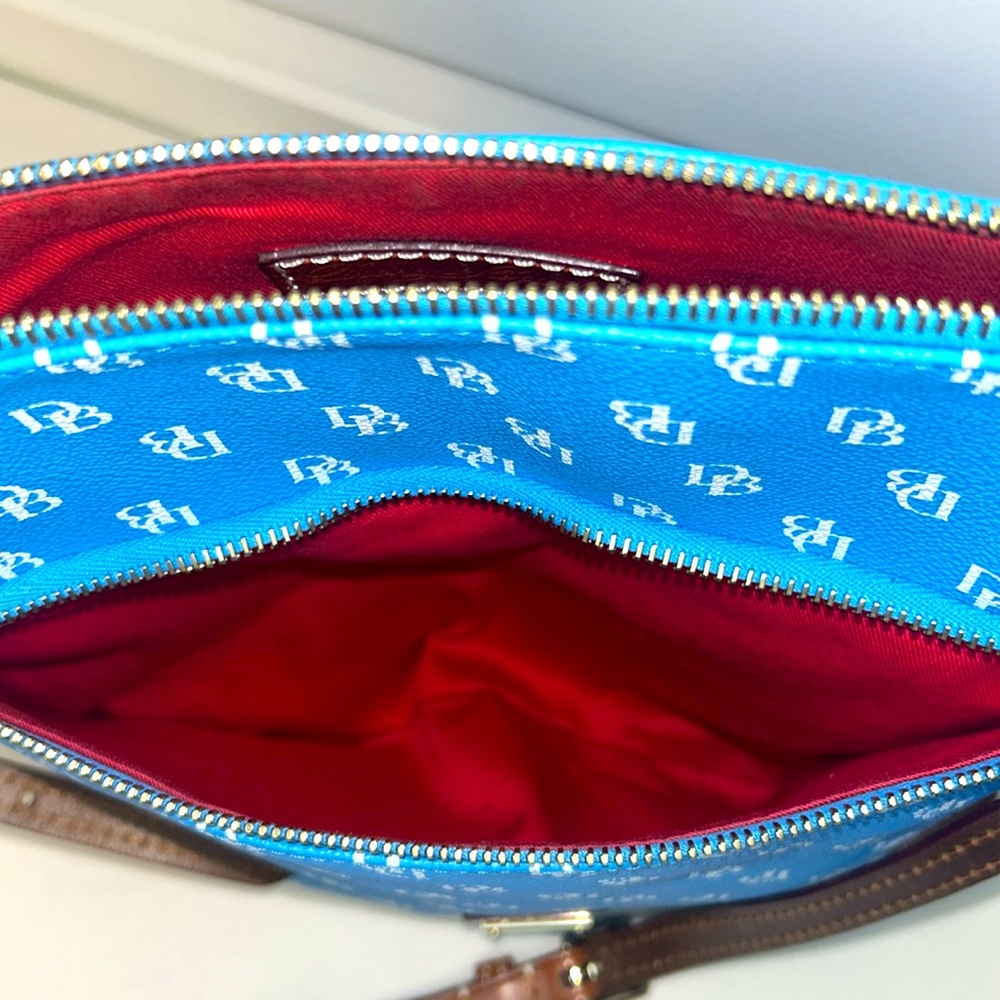 ‼️Low Start‼️Dooney & Bourke Gretta Blue & White Monogram Crossbody Shoulder Bag - Picture 10 of 13